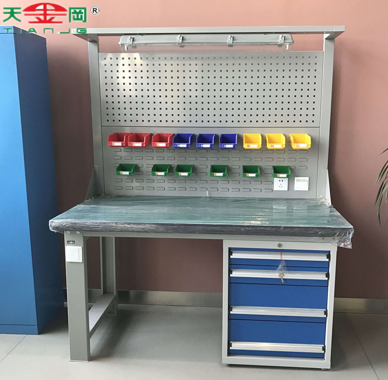 重型鉗工臺(tái)使用的材料是什么？
