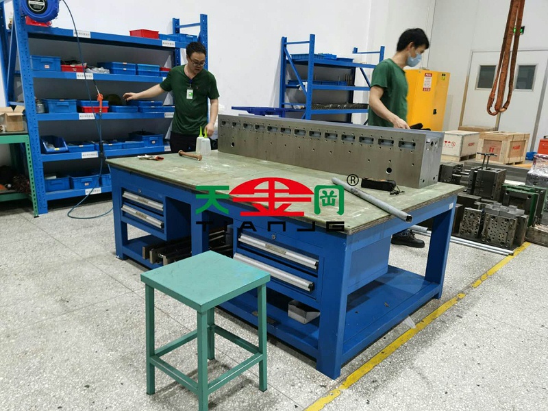 移動(dòng)模具鉗工工作臺(tái)批發(fā)廠家